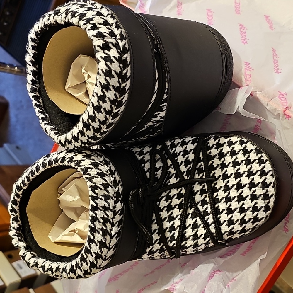 Women's Boots Size 6 - Picture 1 of 3